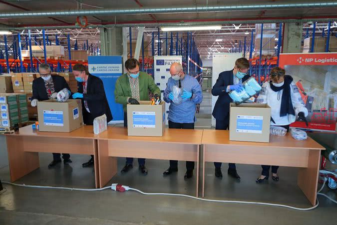 Представництво ЄС закупило для медзакладів ОТГ «скриньки здоров̕я»