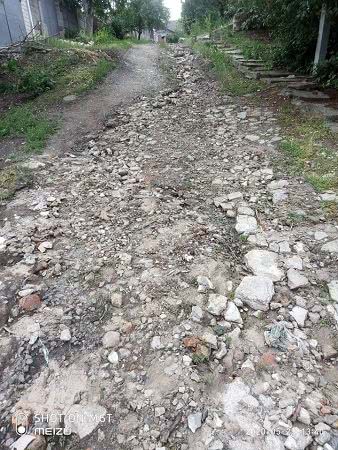 В Николаеве по переулку нельзя пройти из-за булыжников