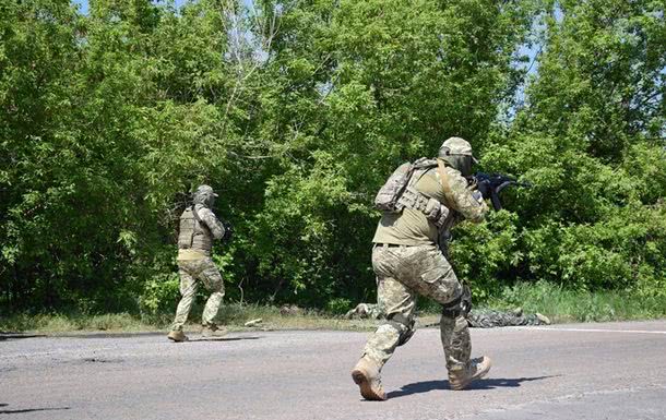 11 обстрелов за сутки в районе ООС, один военный получил ранение