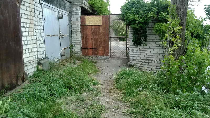 В микрорайоне Николаева гаражи выстроили прямо на берегу реки Южный Буг