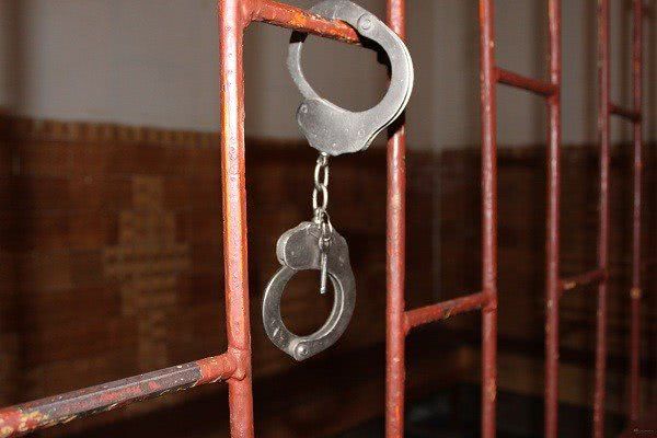 На Миколаївщині слідчі вручили підозру місцевому мешканцю за зґвалтування 13-річної падчерки