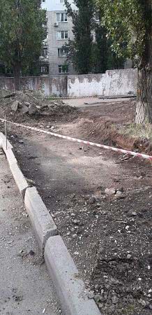 Николаевцам интересно, что за строительство проводится у входа в детский городок