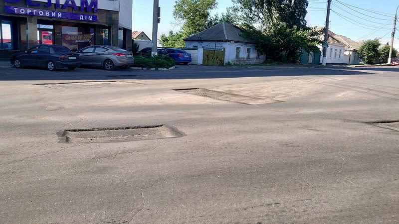 В Николаеве неделю назад фрезой «создали» ямы на дороге, а ремонт не делают 
