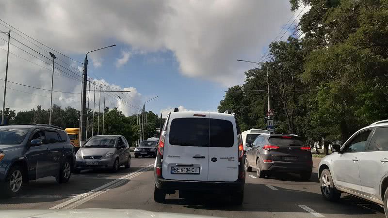 Мосты в Николаеве еще не развели, а на них пробки