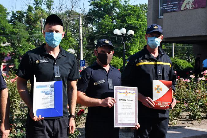 Рятувальники Миколаївщини відзначили 24-ю річницю Конституції України