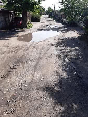 В Николаеве дорожное покрытие улицы заасфальтировали наполовину — фото
