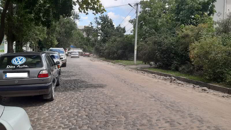За один день разрушили дорожное покрытие одной из самых старых улиц Николаева