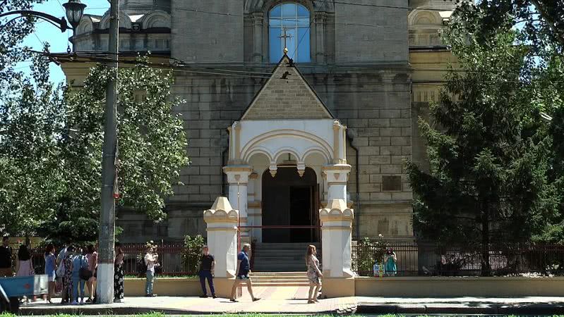 В николаевском Соборе Касперовской иконы Божьей Матери собрали гуманитарную помощь для пострадавших от наводнения — видео