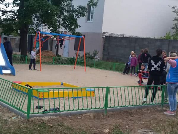 В микрорайоне Николаева за несколько дней открыли детскую площадку