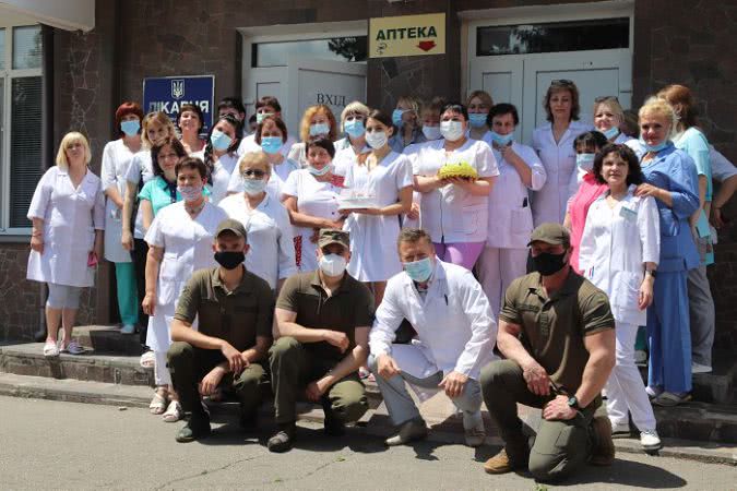 Миколаївські гвардійці привітали медичних працівників