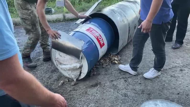 Бурштинова мафія: Прикордонники вилучили з бензобаків понад 3 центнери сонячного каменю