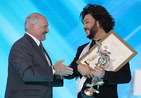 Киркоров получил награду от Лукашенко и сообщил, что лежит рядом с Таисией Повалий, а не с Пугачевой
