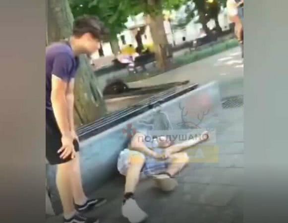 Подростки устроили жесткие разборки в центре Одессы (видео 18+)