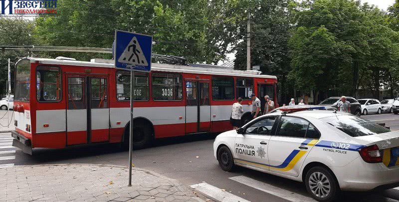 В Николаеве троллейбус из-за поломки перекрыл движение в центре города