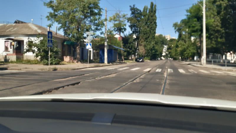 В Николаеве на Потёмкинской стало ещё больше ям вдоль трамвайной линии
