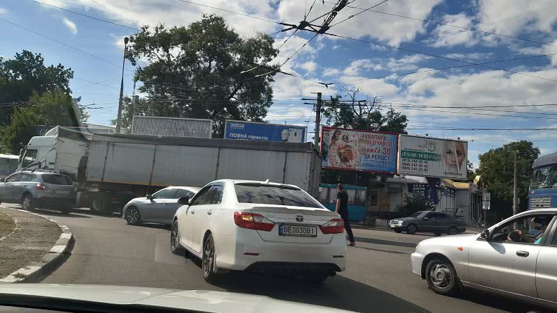 На Пушкинском кольце в Николаеве образовалась пробка — фото