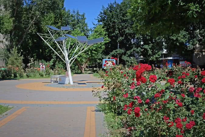 В микрорайоне Николаева появилась удобная и красивая пешеходная зона