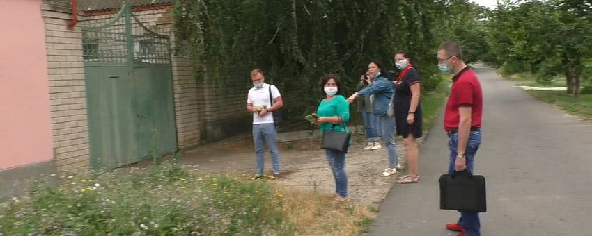 В частном секторе в Николаеве организовали рейд по выявлению амброзии — видео