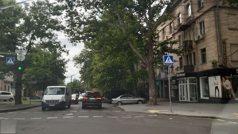 Водители, проезжающие через Николаев, могут заблудиться в городе, так как нет указателей улиц — фото