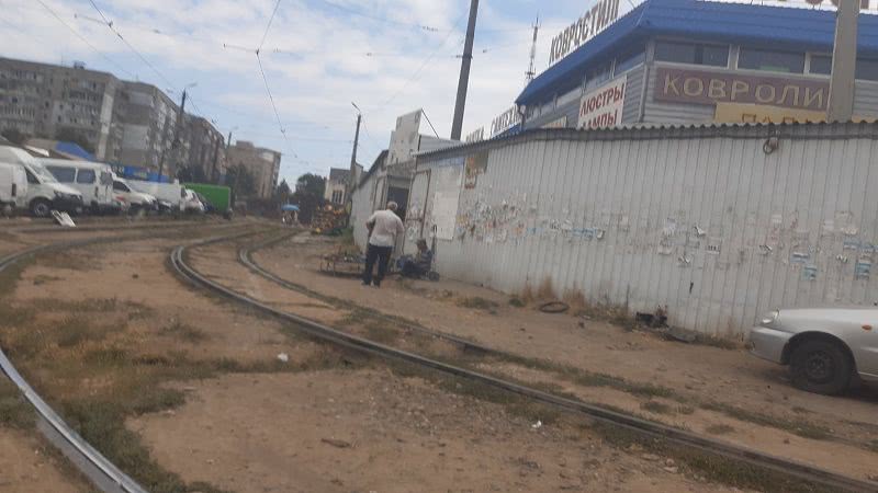 К Центральному рынку в Николаеве невозможно проехать: все дороги в ямах