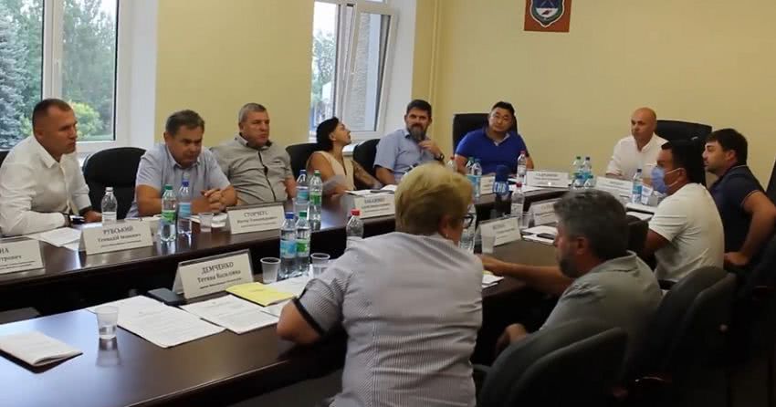 В ОТГ на Николаевщине есть плохой участок дороги возле ЦРБ и общежития — видео