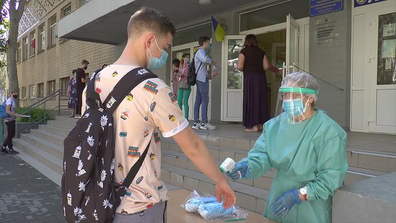 В Николаевской области на ВНО всего несколько выпускников пришли с повышенной температурой