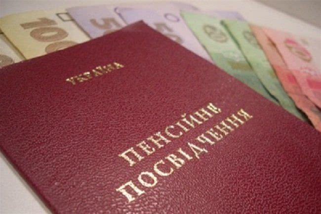 Стаж больше на 20 лет, а пенсии одинаковые: в Минсоцполитики объяснили, от чего зависит размер выплат