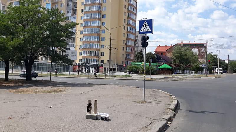 В микрорайоне Николаева поздно вечером громкие салюты не дают отдыхать местным жителям