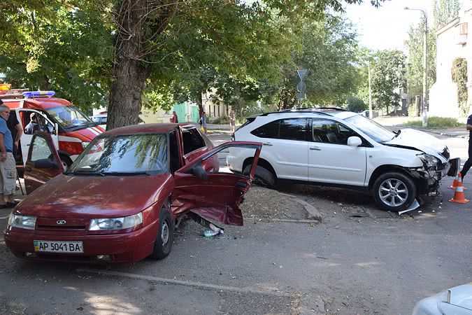 В Николаеве спасатели помогли мужчине, пострадавшему в ДТП