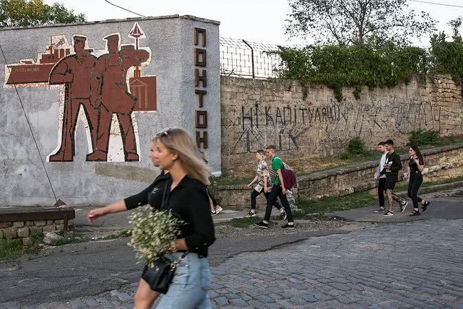 В Николаеве частично восстановили старую мозаику с броненосцем «Потемкин»