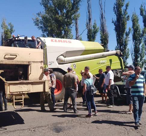 На полях госпредприятия в Николаевской области продолжается рейдерский захват