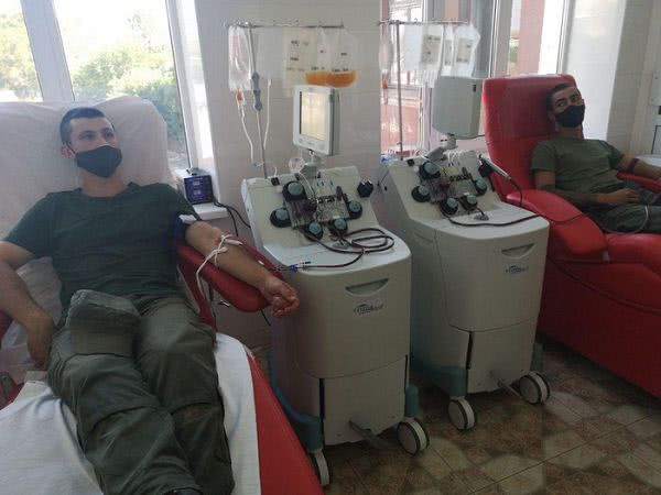 В Николаеве гвардейцы сдали кровь для тяжелобольного ребенка