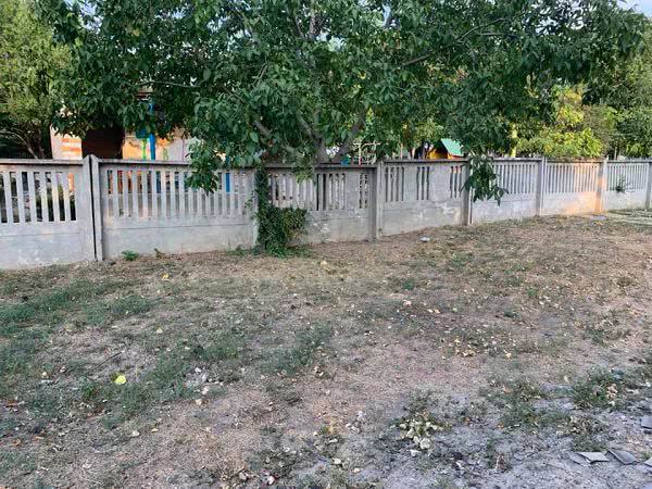 В Николаеве возле детского сада находятся два открытых колодца — фото