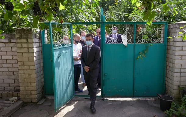 В Украине надо развивать села и маленькие города — Зеленский