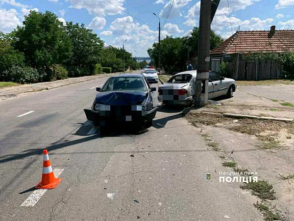 В Николаеве полицейские устанавливают обстоятельства ДТП с участием двух легковушек, где травмировались семеро пассажиров
