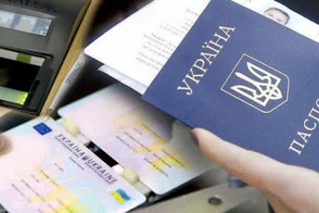 Украинцам придется менять паспорта: кому необходимо и сколько будет стоить