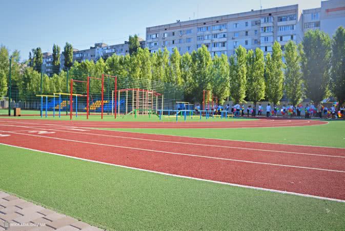 В Николаеве школа начала учебный год с новым современным спорткомплексом
