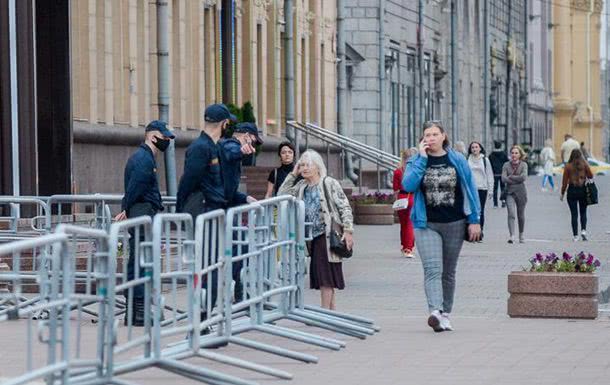 В Минске на улицах города силовики и спецтехника