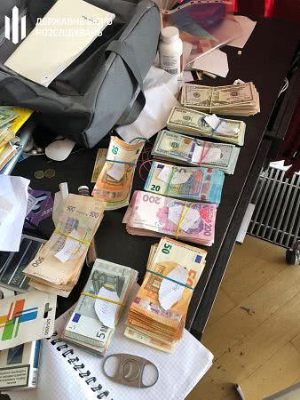 Правові посадовці заволоділи шахрайським чином 19 квартирами в Одесі, — ДБР