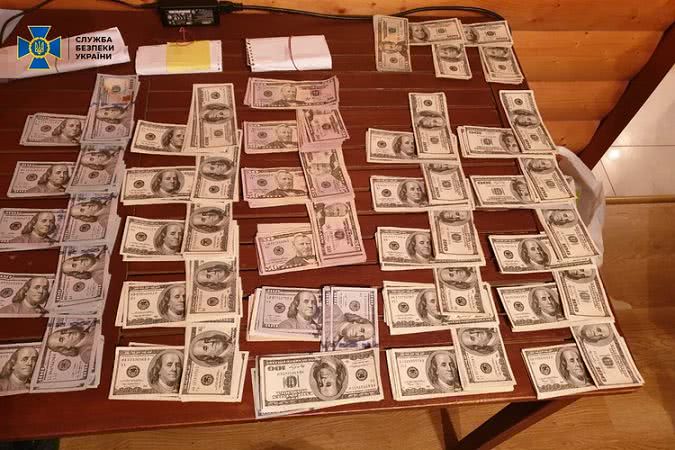 СБУ викрила масштабну схему ділків, які «гріли руки» на закупівлі комп’ютерів для шкіл