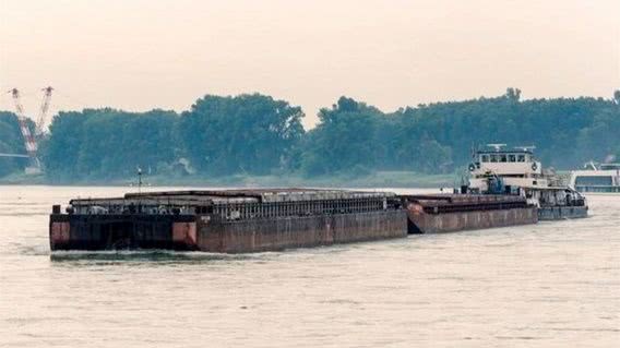 Зеленский таки подписал скандальный закон "О внутреннем водном транспорте"