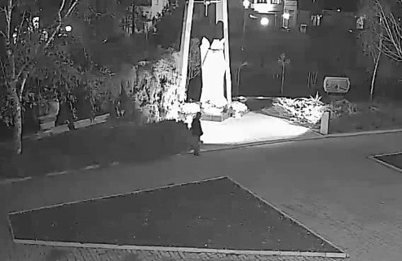 В Николаеве украли прожектор у памятника «Скорбящий ангел Чернобыля»