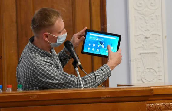 Планшеты, купленные за полмиллиона гривен, раздали депутатам Николаевского горсовета
