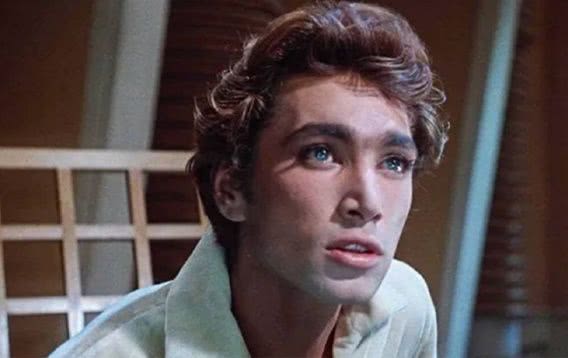 От коронавируса умер Владимир Коренев - звезда фильма "Человек-амфибия"