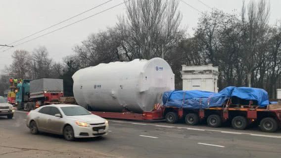 Транспортировка котлоагрегата по улицам Николаева заняла всего 45 минут (фото)