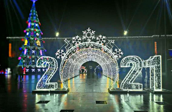 С Новым 2021-м годом, николаевцы!