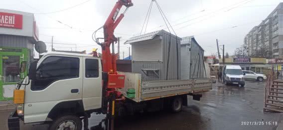 Власти убрали 7 самовольных киосков у трамвайного кольца на Центральном рынке