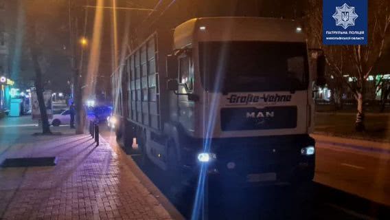 Пьяный водитель фуры, несколько часов ездил по Центральному проспекту в Николаеве