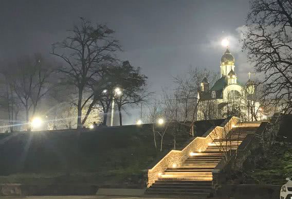 Коронавирус и вера: нужно ли сейчас поститься и прикладываться к иконам и святым мощам