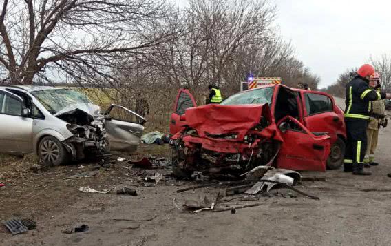 16-летние парни погибли в лобовой аварии возле Первомайска